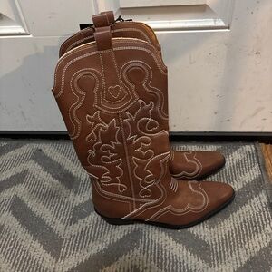 NWT Forever 21 Brown Boots